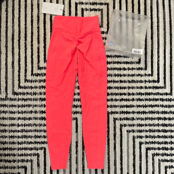 Bombshell Sportswear curves leggings in neon apricot pink size MEDIUM - Picture 6 of 6